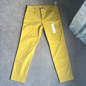 NEW Old Navy yellow Pixie Chino cropped pants spring time mustard amber size 4